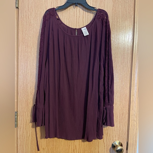 Tunic top with detailed sleeves with lace - Picture 1 of 8